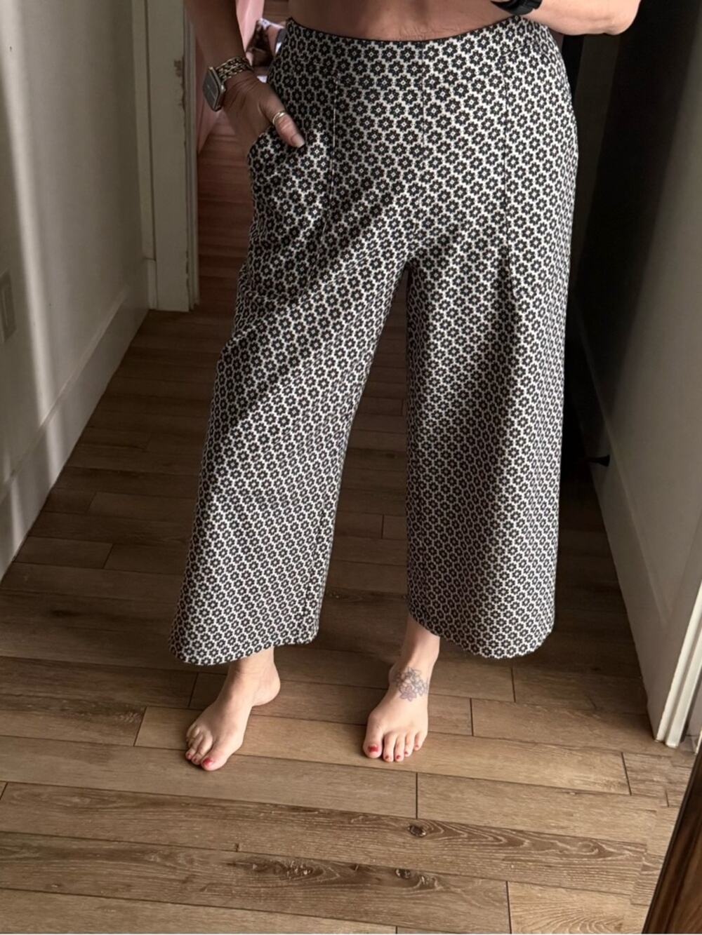 UEC MAX STUDIO BLACK WHITE GEOMETRIC PATTERN WIDE LEG PULL UP CROP PANTS SZ MP